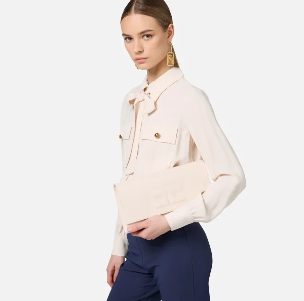 Elisabetta Franchi Clutch^Clutch baguette in nappa con logo embossed Burro