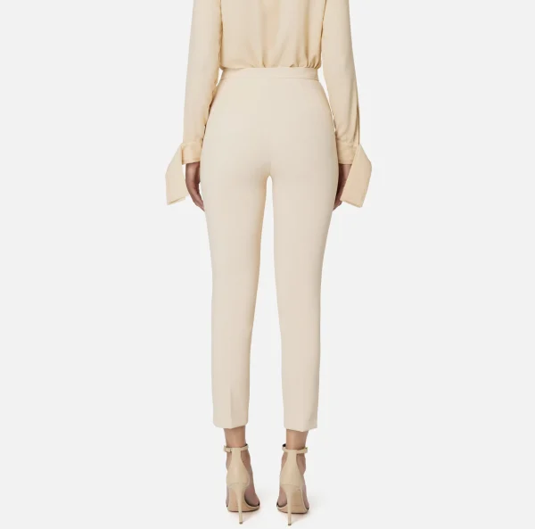 Elisabetta Franchi Tailleur | Pantaloni E Shorts^Pantalone dritto in crêpe stretch con rivetto logo Crema