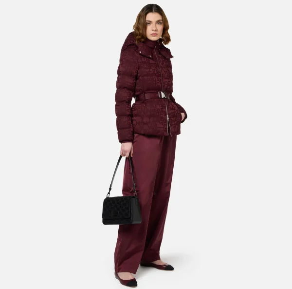 Elisabetta Franchi Capispalla^Piumino corto in nylon jacquard lettering RougeNoir