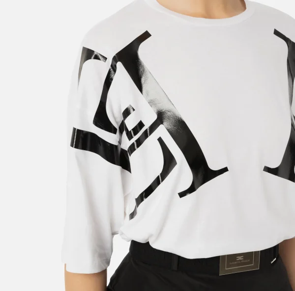 Elisabetta Franchi Top, T-Shirt & Body^T-shirt in jersey con maxi logo sulle maniche Gesso