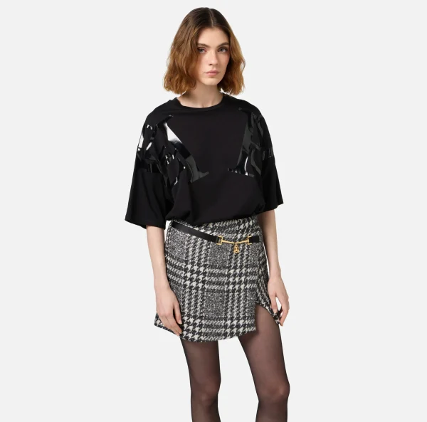 Elisabetta Franchi Top, T-Shirt & Body^T-shirt in jersey con maxi logo sulle maniche Nero