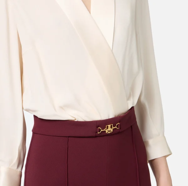 Elisabetta Franchi Tute^Tuta in viscosa con camicia incrociata e pantalone svasato con morsetto Burro/RougeNoir